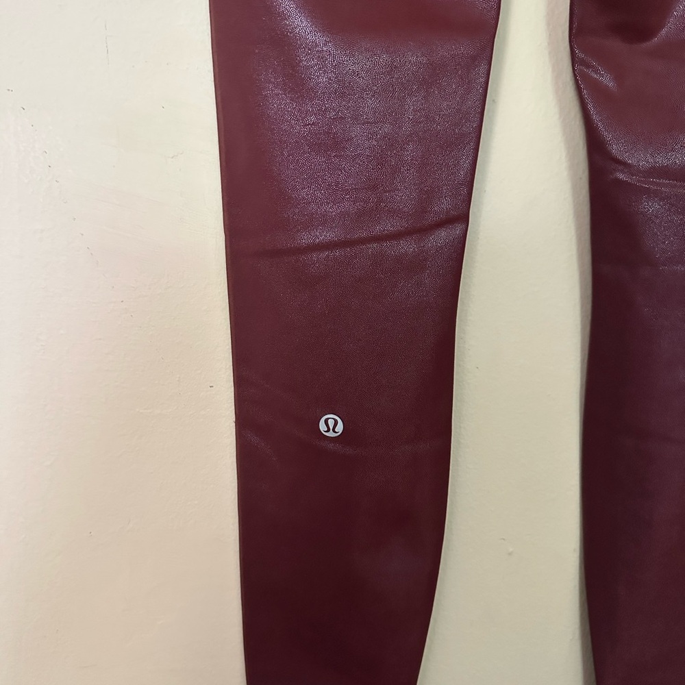 Lululemon Wunder Train High-Rise Tight 25" *Foil
Radiate Foil Print Red Merlot! - Picture 4 of 5